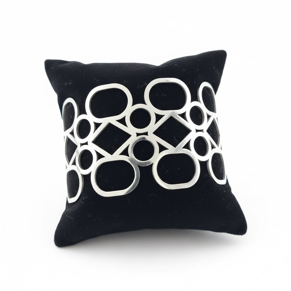 Bracelet silver circular pattern. Stainless Steel